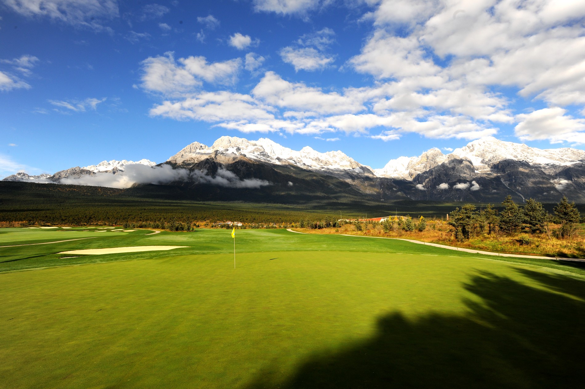 Jade Dragon Snow Mountain Golf Club (