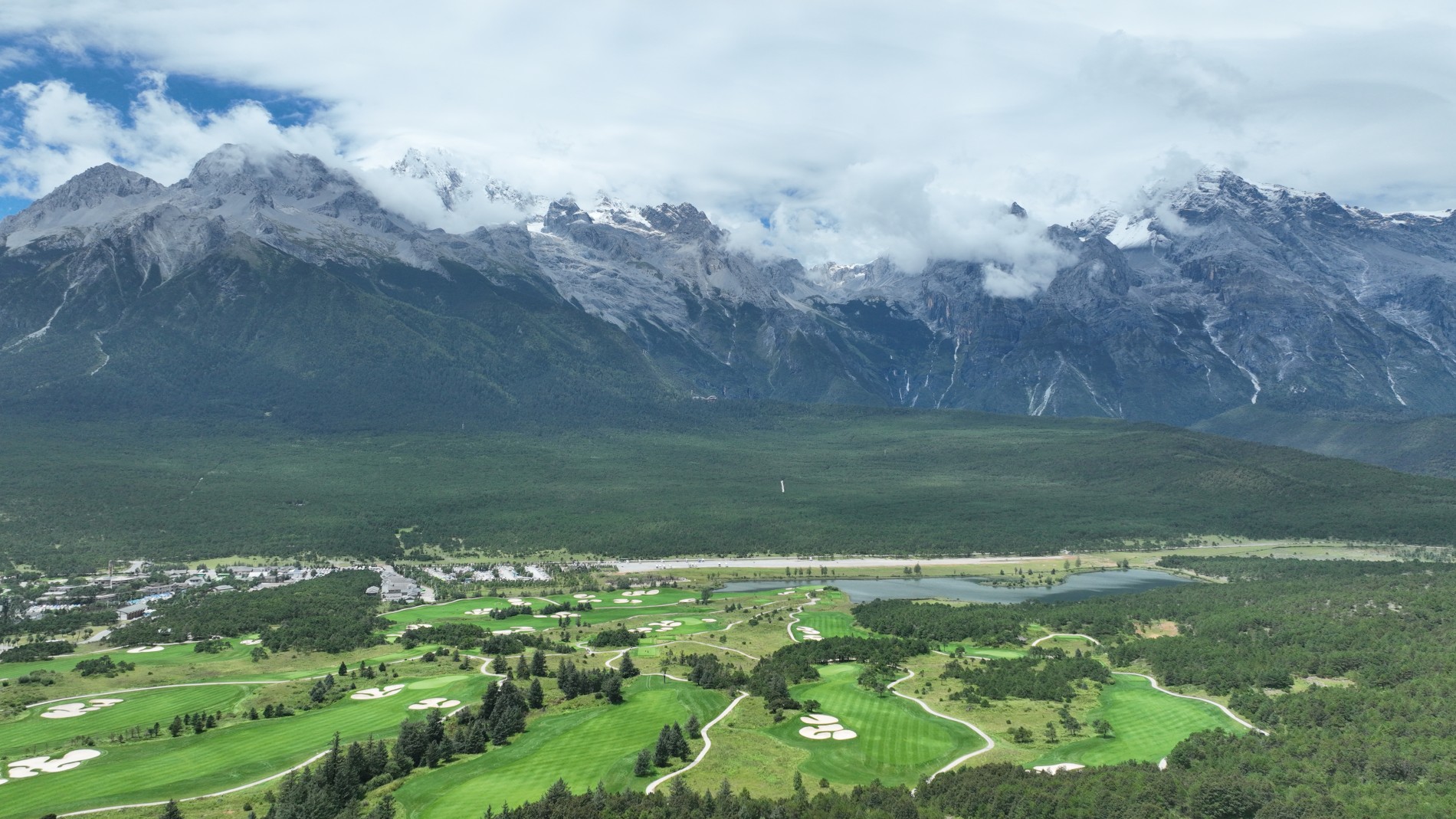 Jade Dragon Snow Mountain Golf Club (