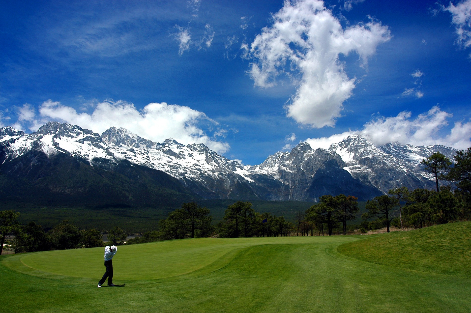Jade Dragon Snow Mountain Golf Club (