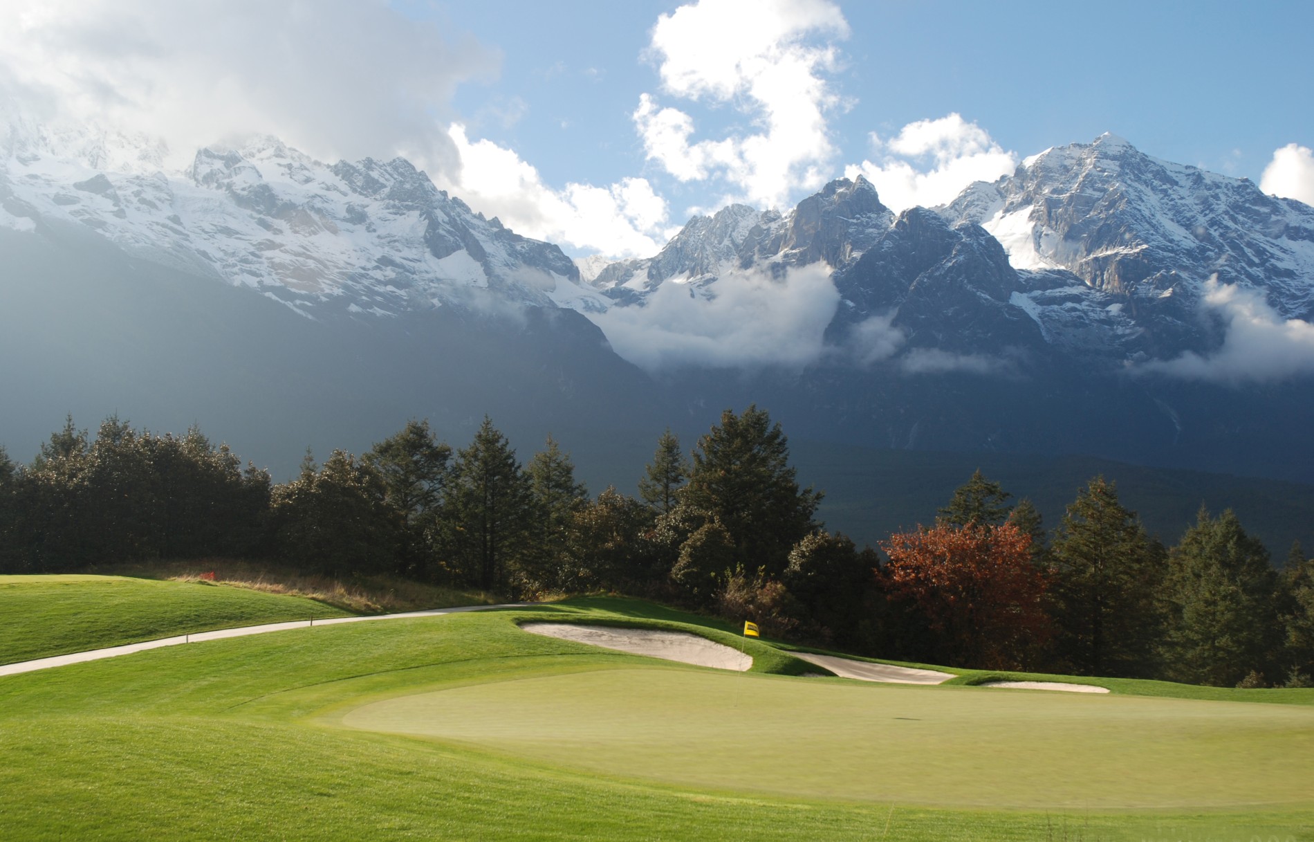 Jade Dragon Snow Mountain Golf Club (