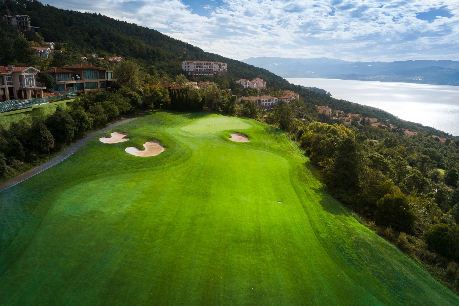 Spring City Golf & Lake Resort - Bergplatz (