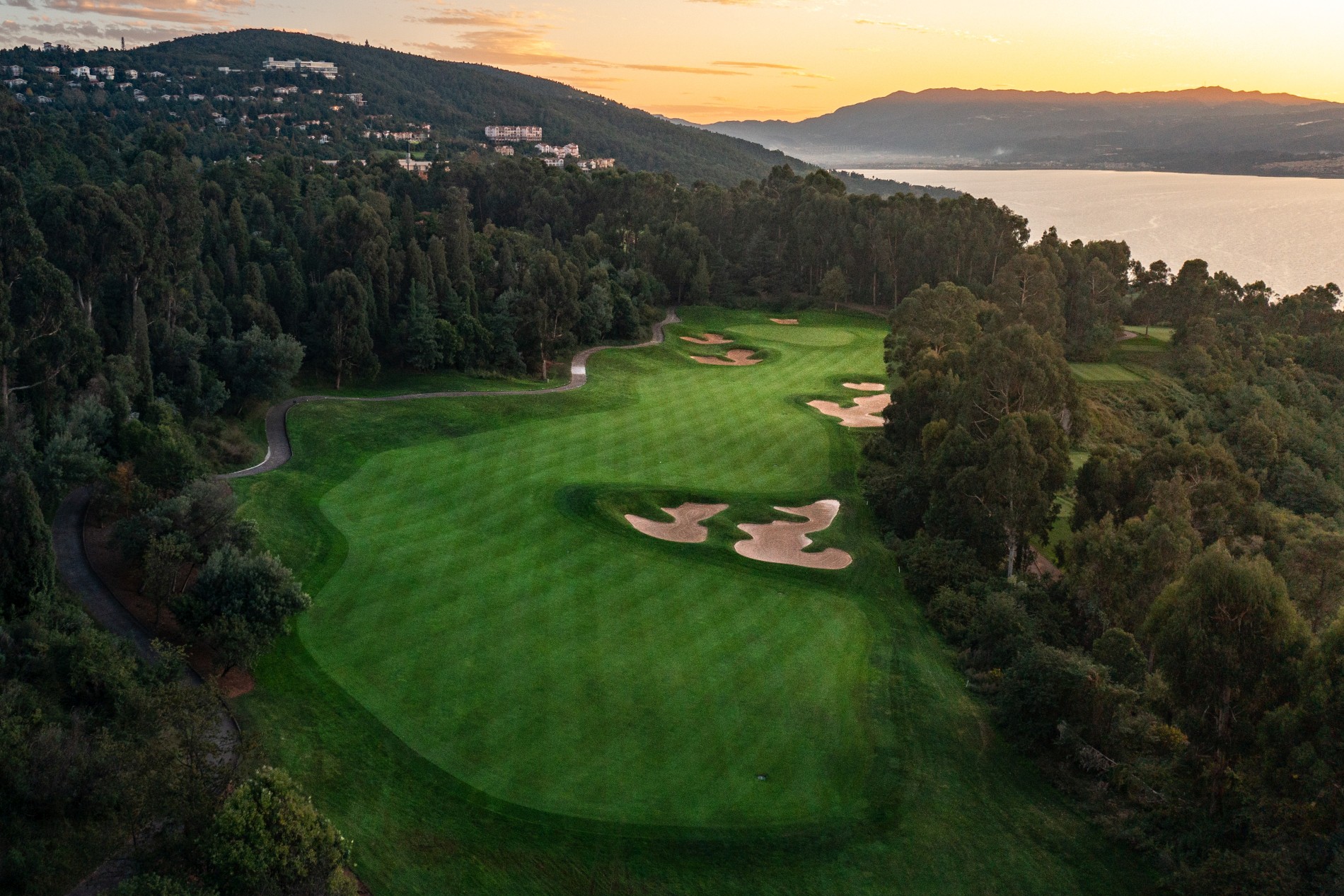 Spring City Golf & Lake Resort - Bergplatz (