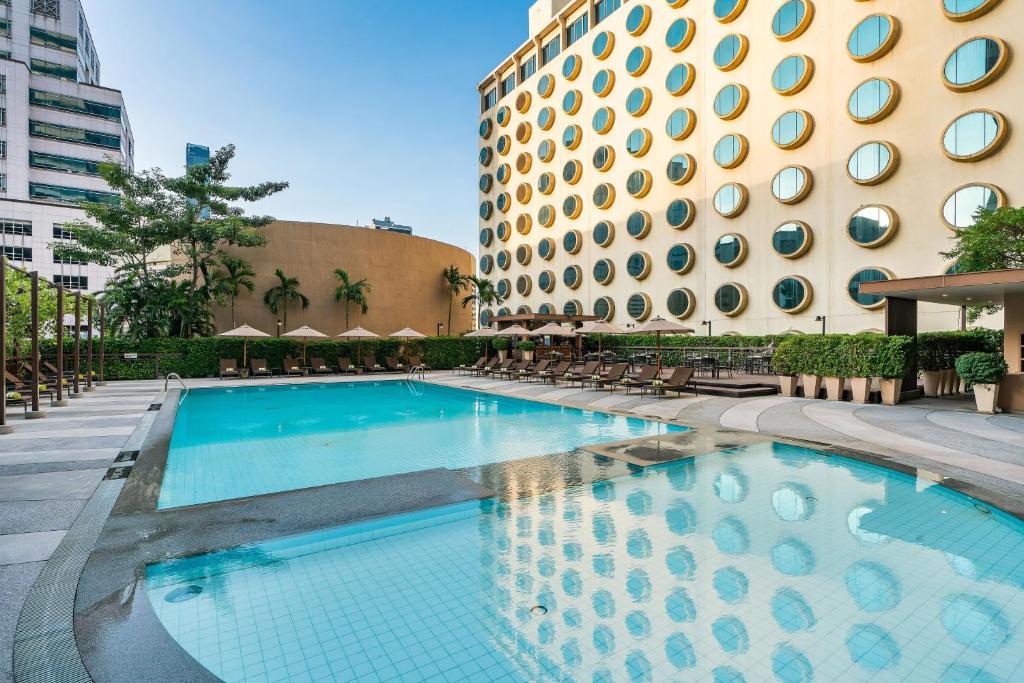 Holiday Inn Bangkok Silom