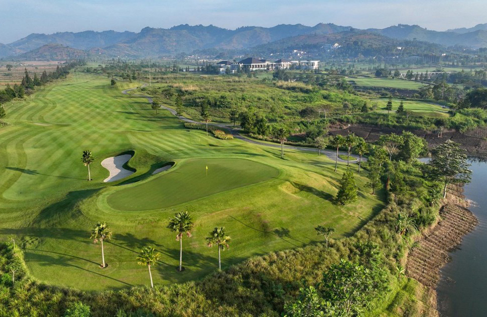 Bandung Fairways & Vulkanansichten - 4 Nächte gehobenes Golf