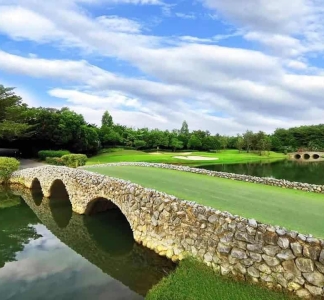 Die Royal Gems Golf Stadt
